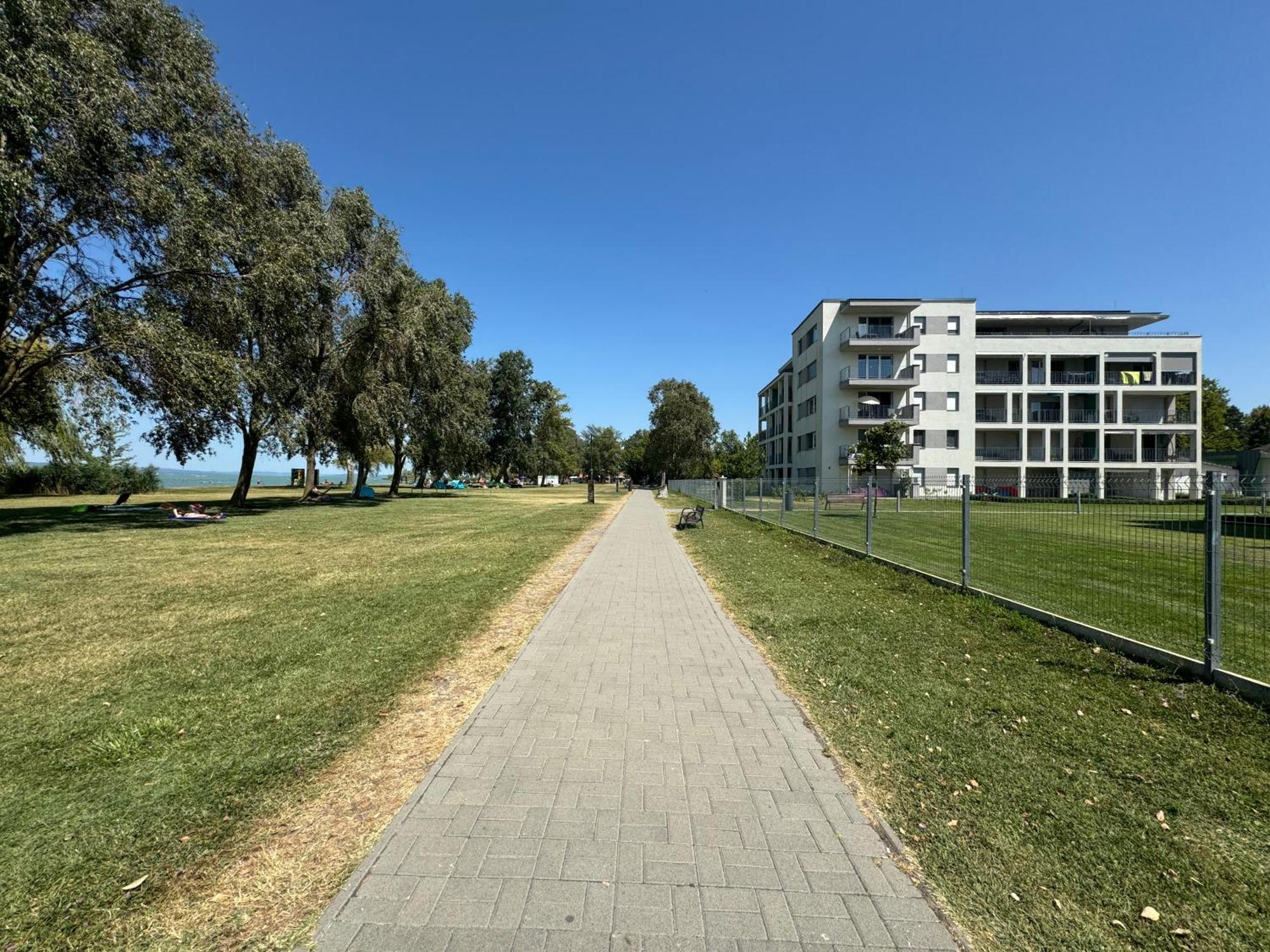 Lelle Resort Apartman Balatonlelle Buitenkant foto